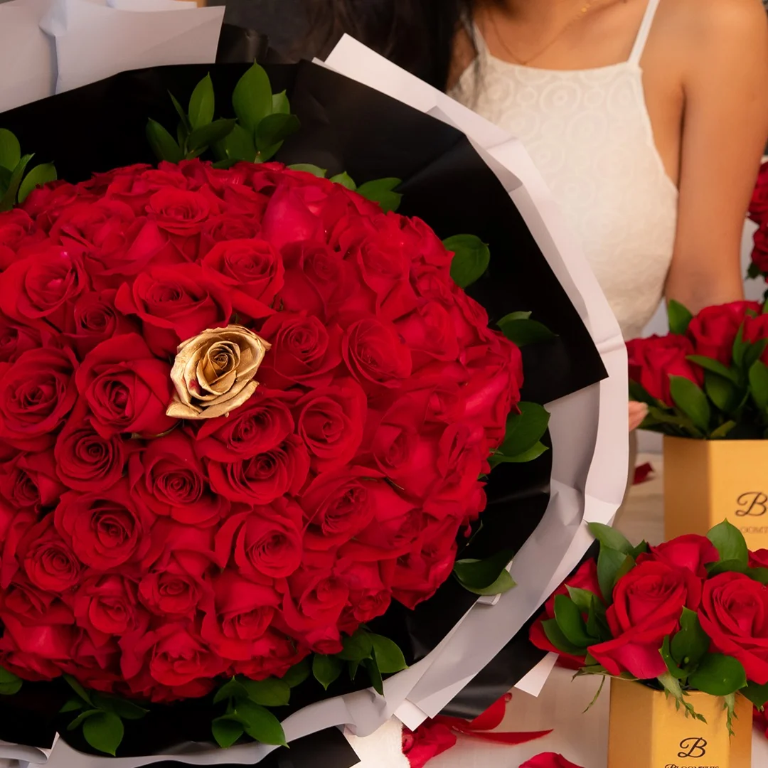 Sweetheart Red Rose Bouquet - Image 5